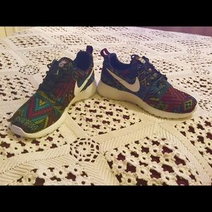 NWOB Women’s Nike Roshe One Jacquard BHM Size 6.5